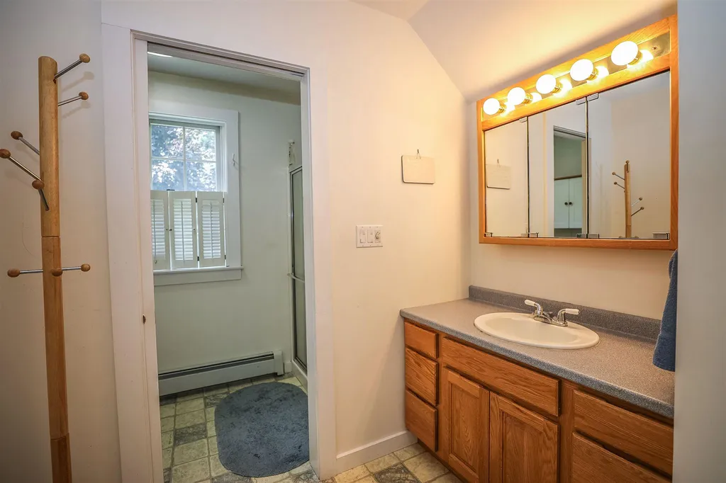 88 Coleman Road Auburn NH 03032