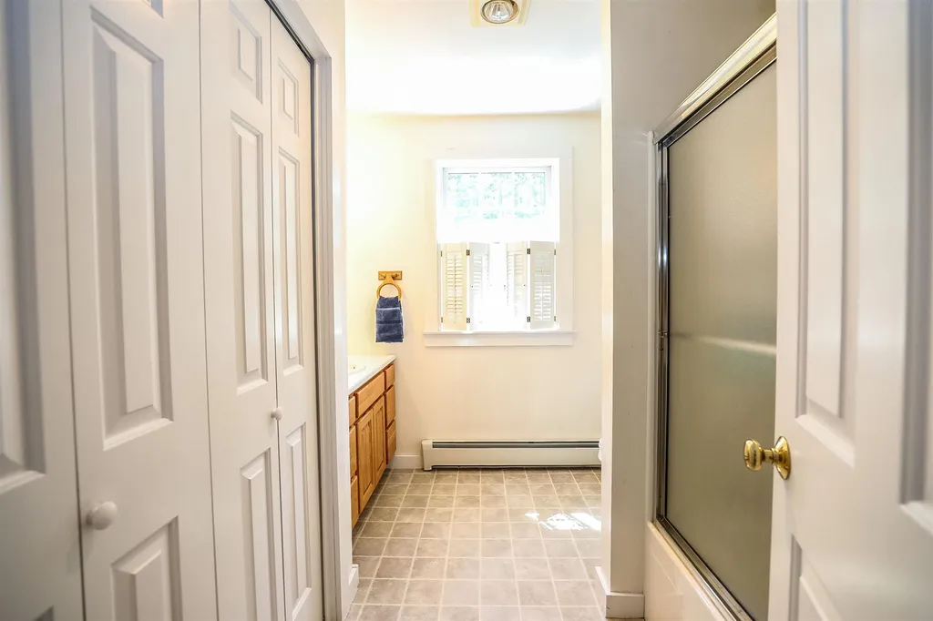 88 Coleman Road Auburn NH 03032