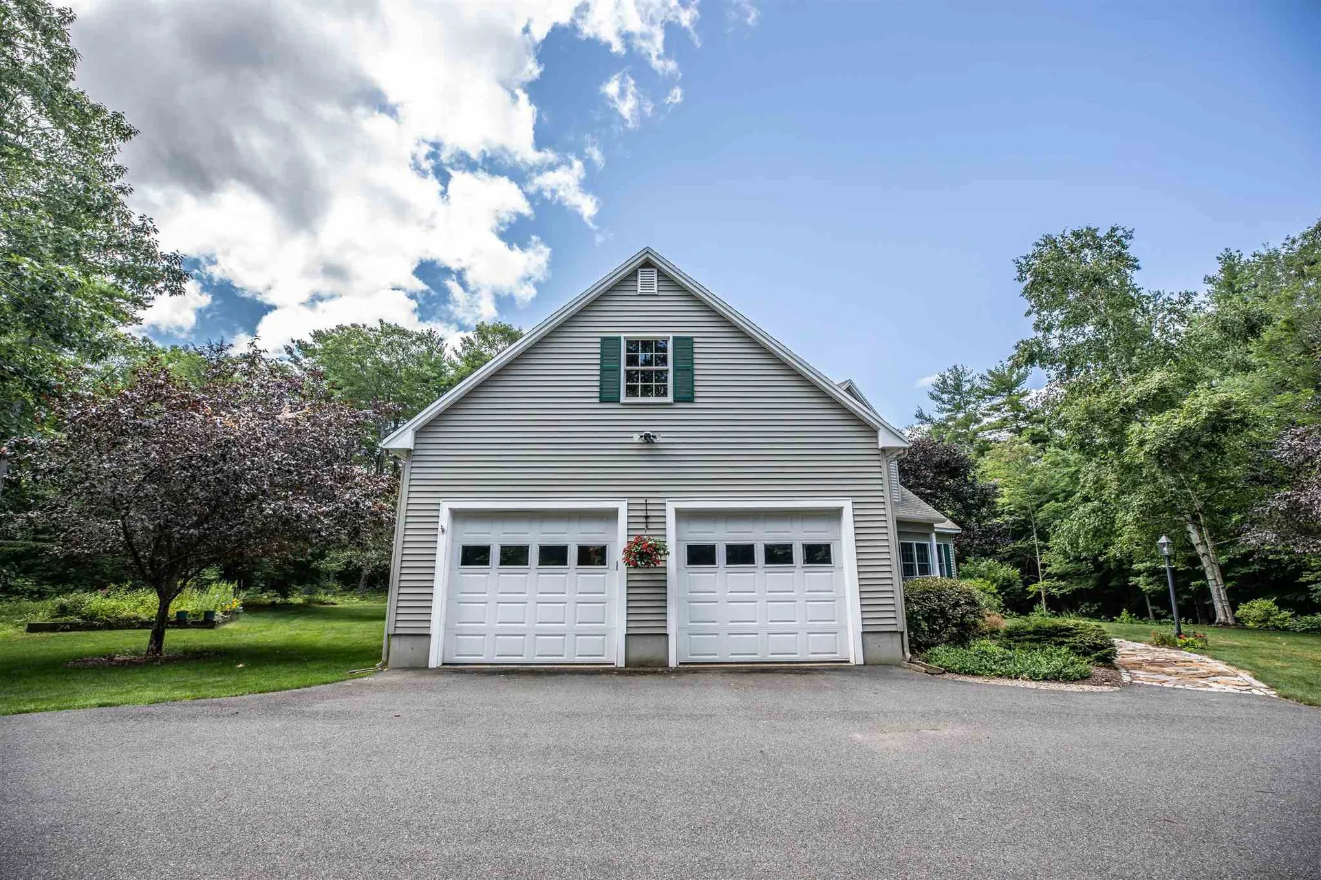 88 Coleman Road Auburn NH 03032