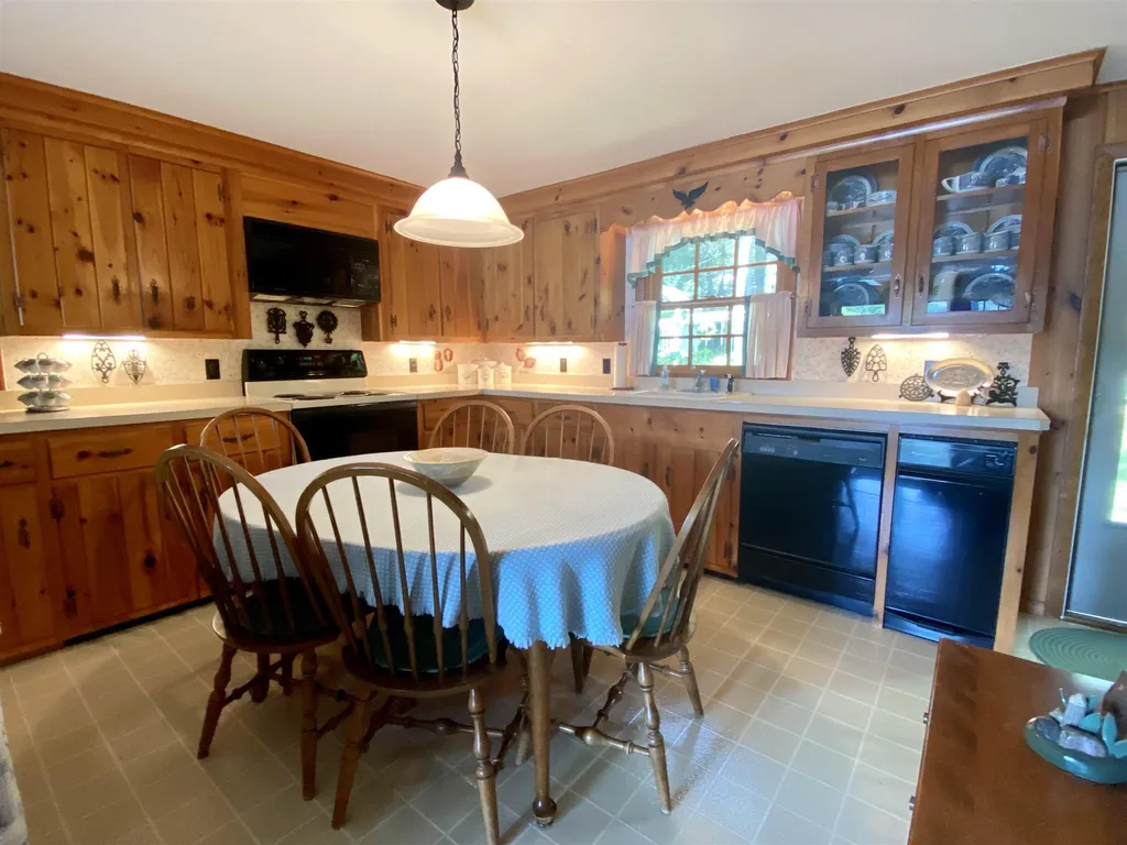 11 Mirror Lake Drive Tuftonboro NH 03853