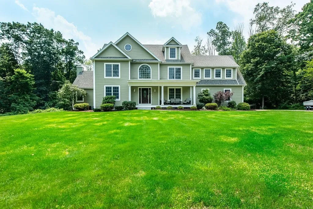 8 Linwood Lane Stratham NH 03885
