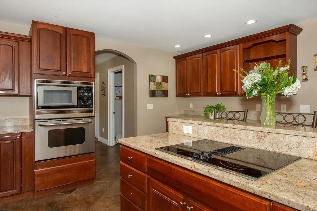 8 Linwood Lane Stratham NH 03885