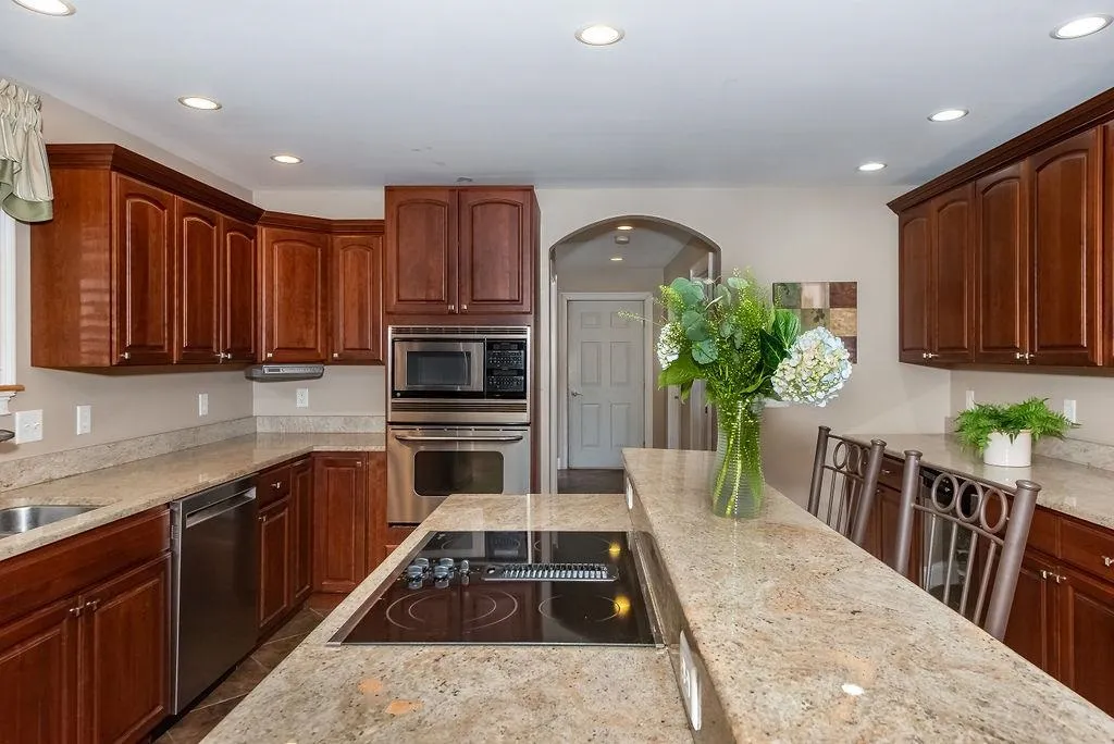 8 Linwood Lane Stratham NH 03885