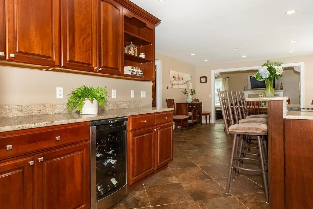 8 Linwood Lane Stratham NH 03885