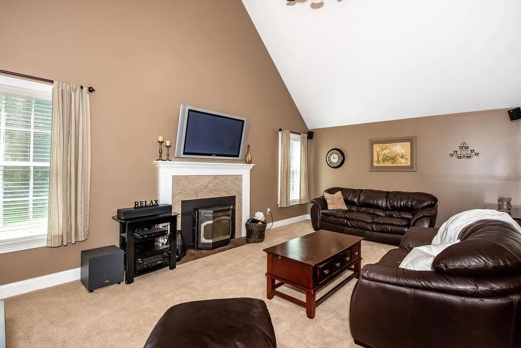 8 Linwood Lane Stratham NH 03885