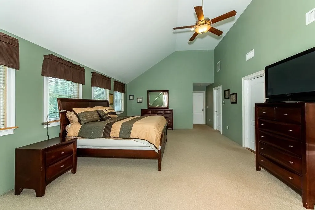8 Linwood Lane Stratham NH 03885