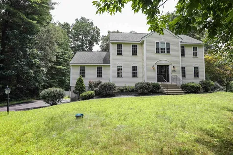 24 Colonial Drive Londonderry NH 03053