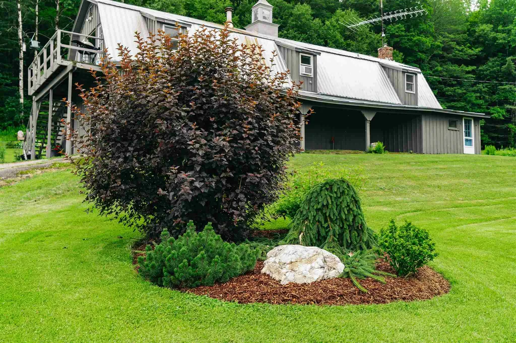 49 Best Road Hartland VT 05048