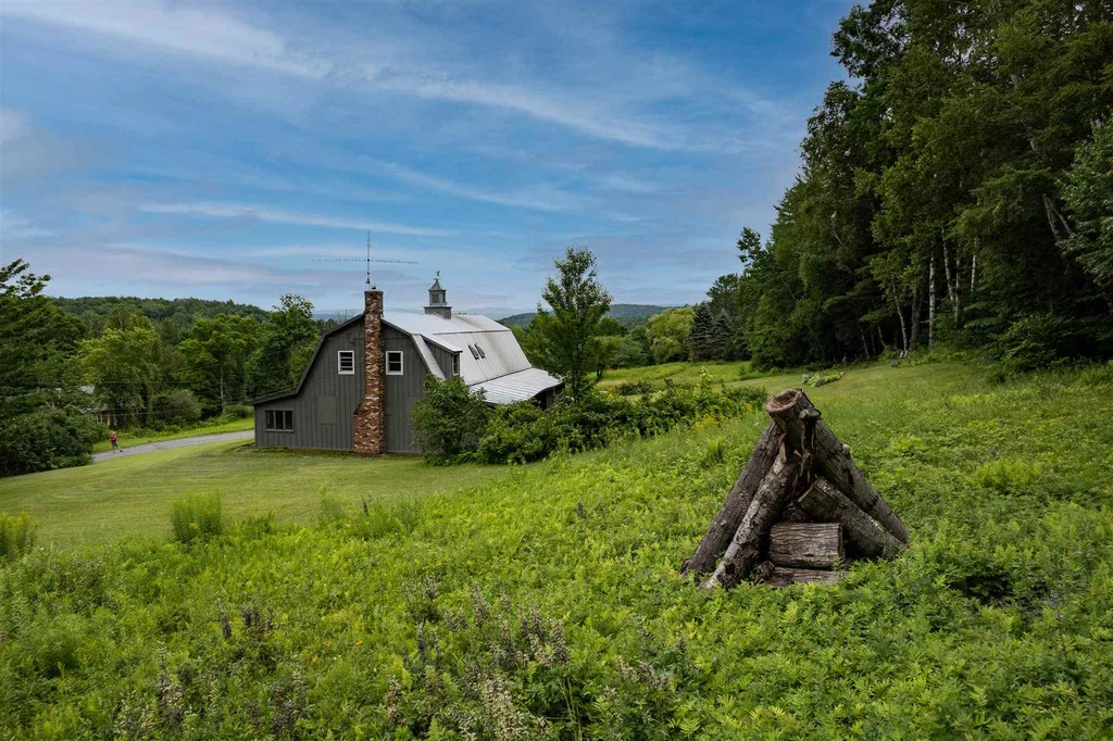49 Best Road Hartland VT 05048