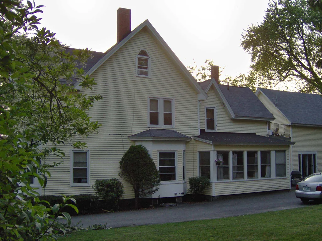 352 Lowell Street Manchester NH 03104