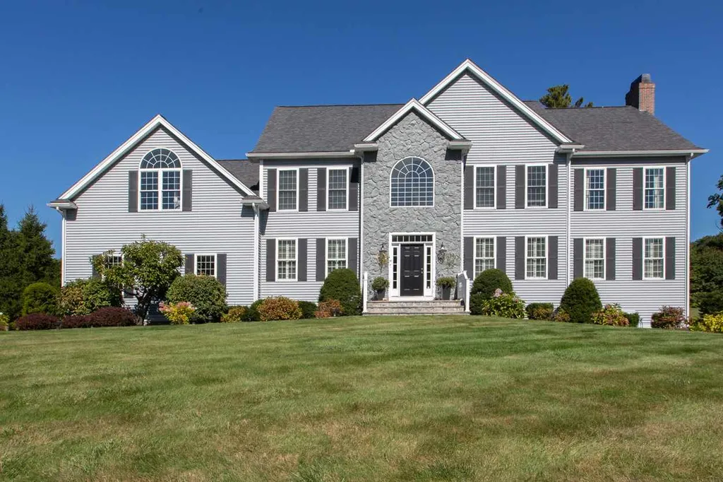 2 Dunraven Road Windham NH 03087