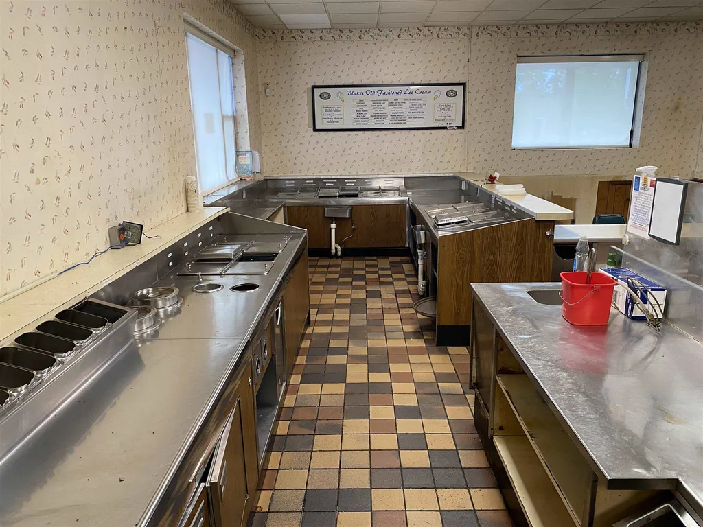 53 Hooksett Road Manchester NH 03104