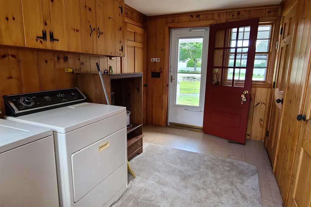234 North Main Street Wolfeboro NH 03894