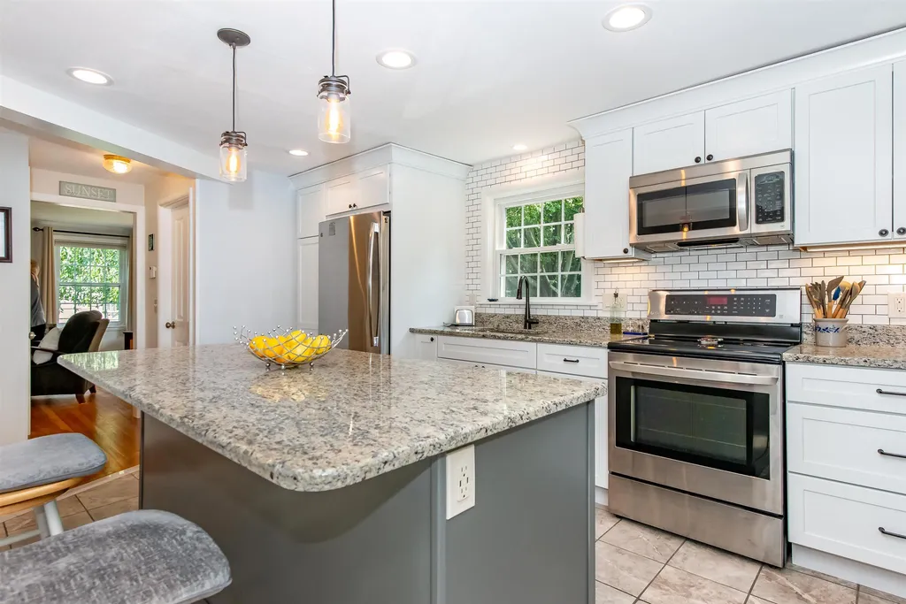 11 Grandview Terrace North Hampton NH 03862