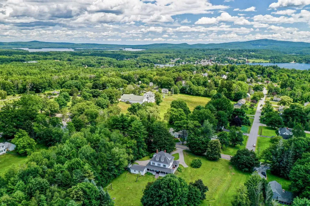 17 Forest Road Wolfeboro NH 03894
