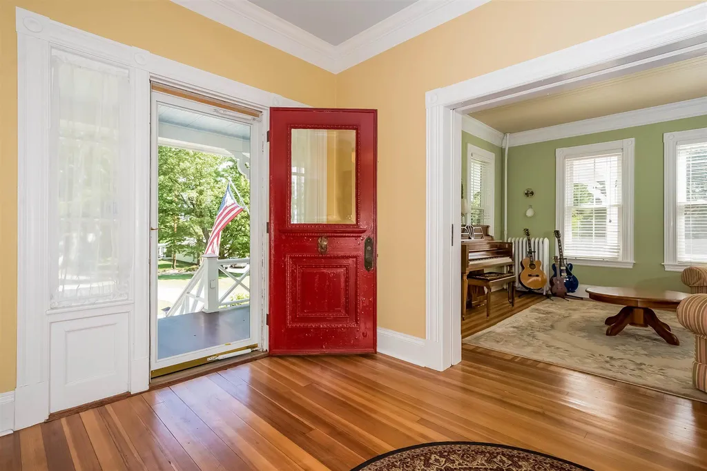 17 Forest Road Wolfeboro NH 03894