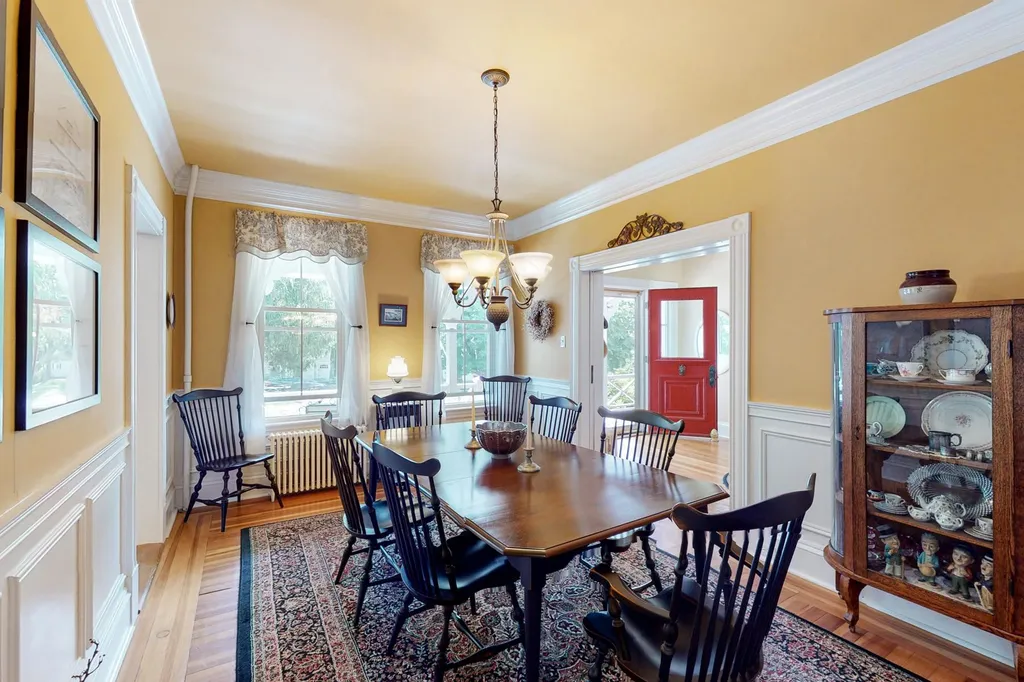 17 Forest Road Wolfeboro NH 03894