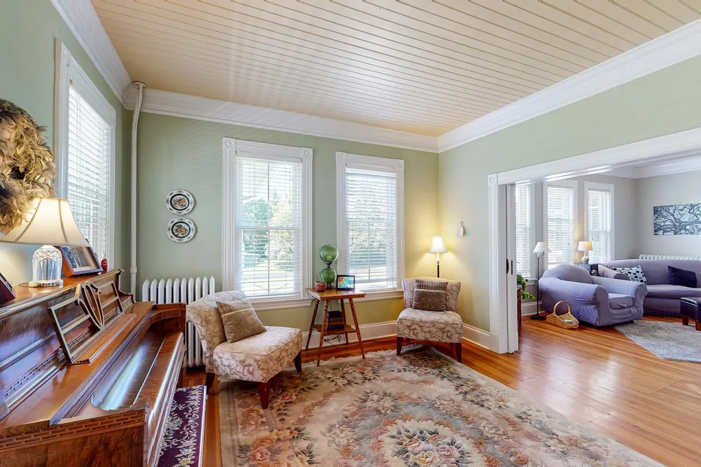 17 Forest Road Wolfeboro NH 03894