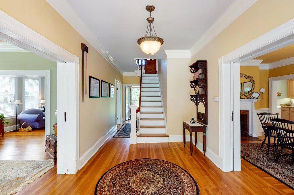 17 Forest Road Wolfeboro NH 03894