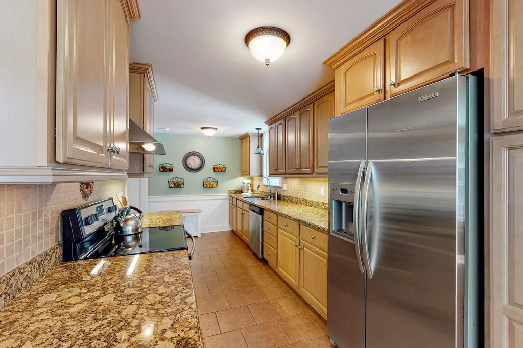 17 Forest Road Wolfeboro NH 03894