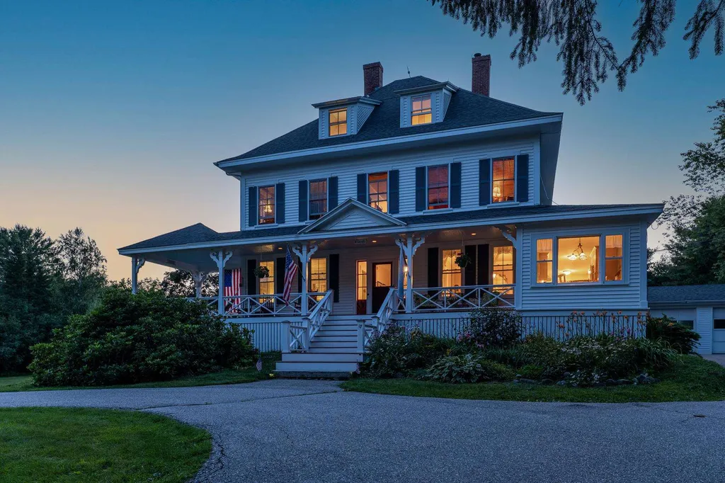 17 Forest Road Wolfeboro NH 03894