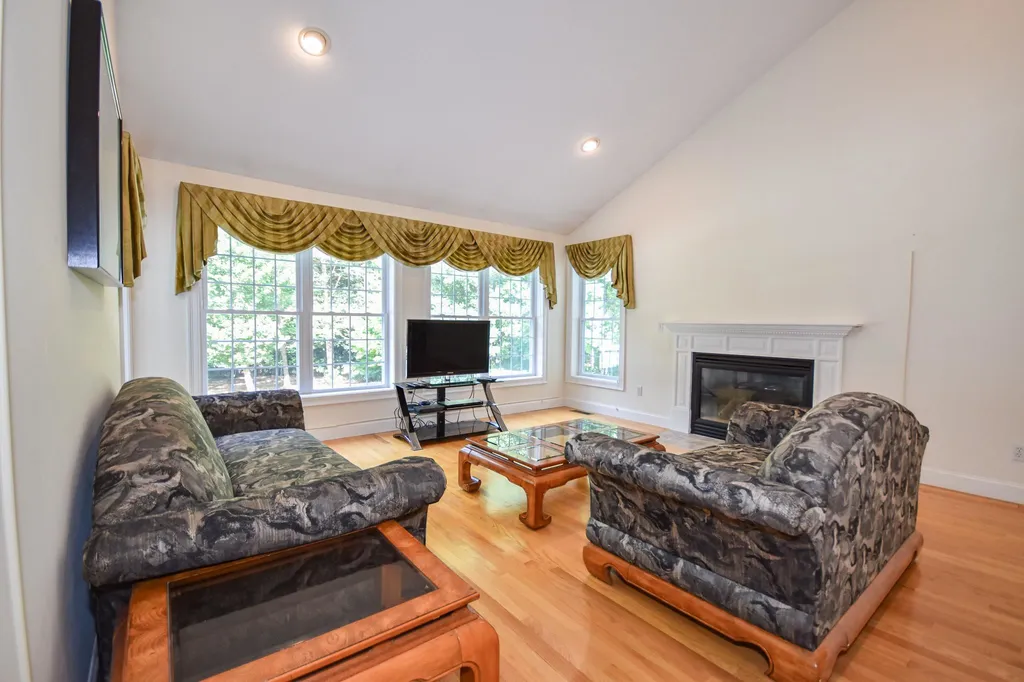 18 Quaker Lane Dover NH 03820