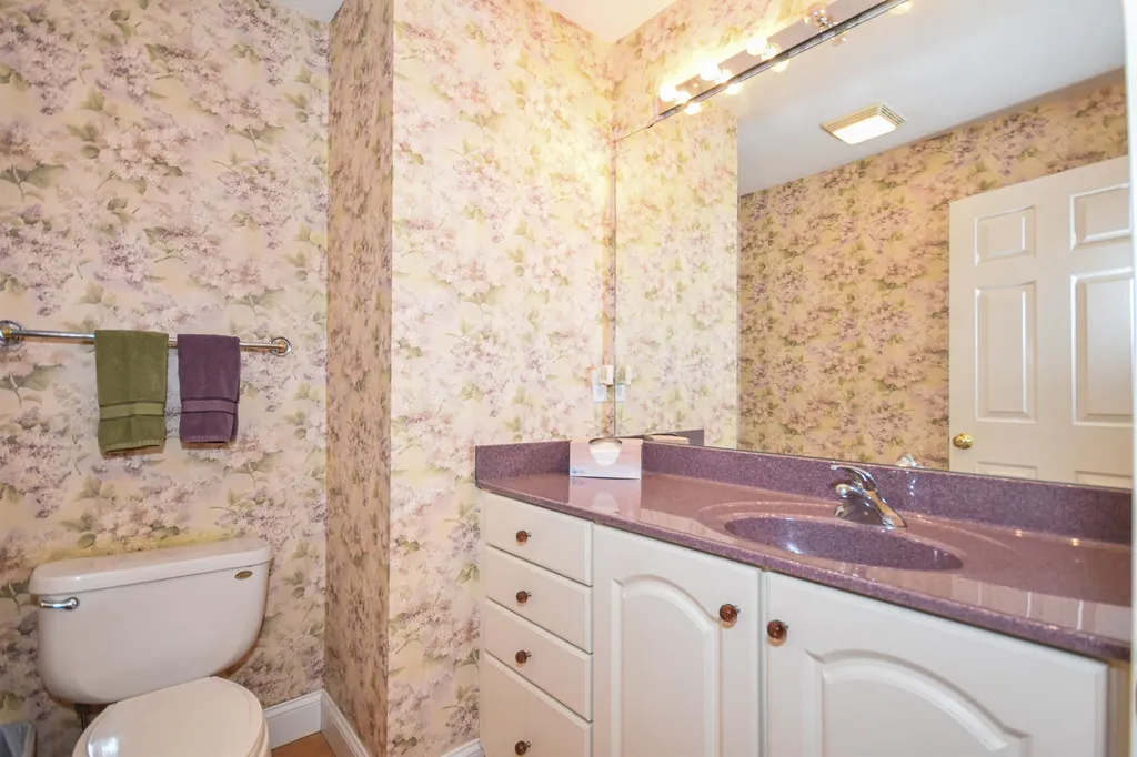 18 Quaker Lane Dover NH 03820