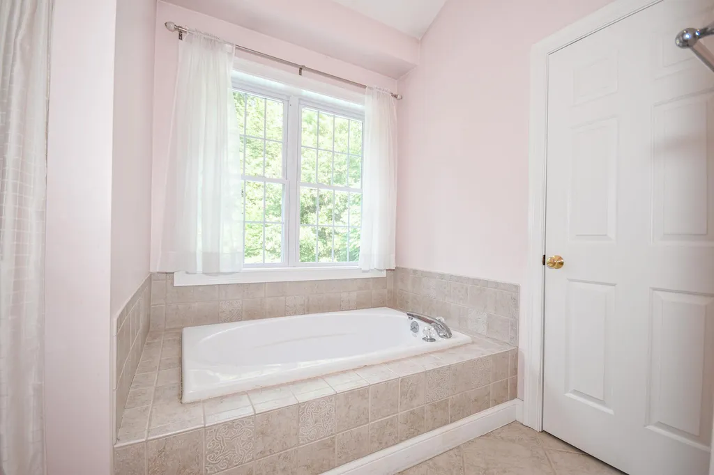 18 Quaker Lane Dover NH 03820