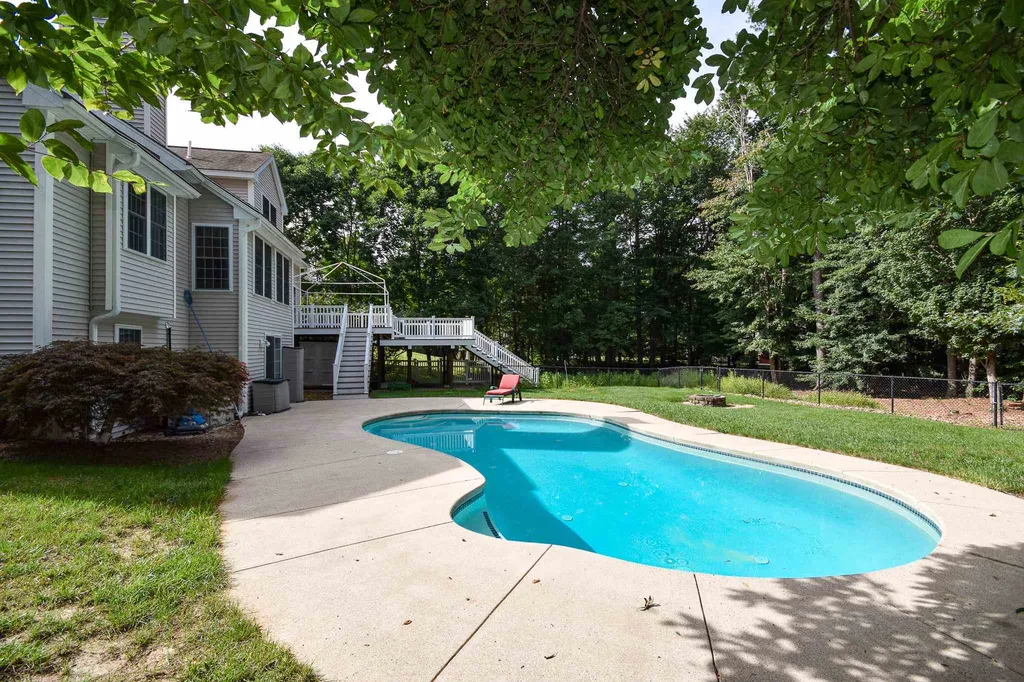 18 Quaker Lane Dover NH 03820