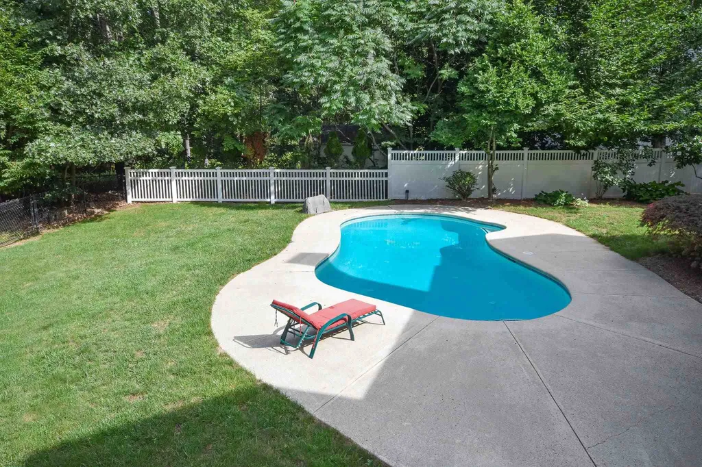 18 Quaker Lane Dover NH 03820