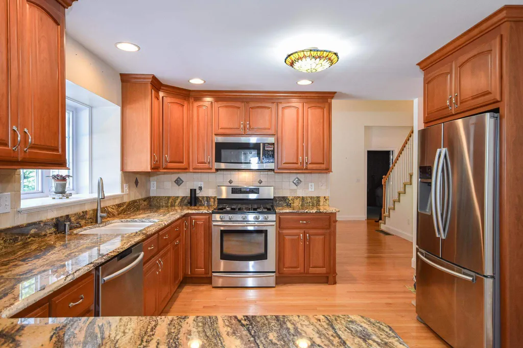 18 Quaker Lane Dover NH 03820