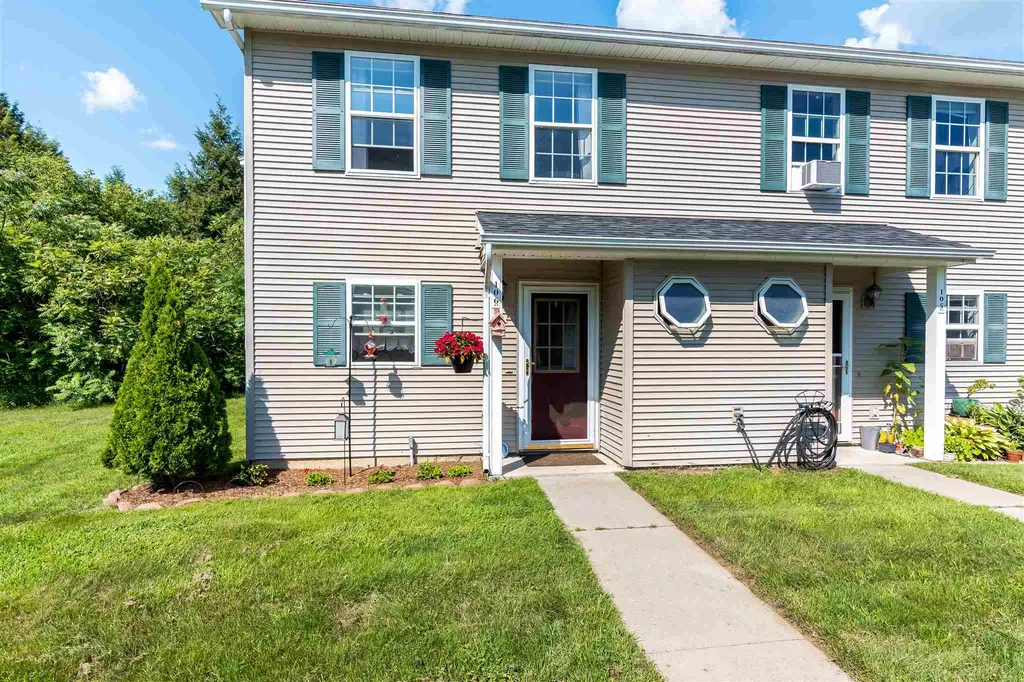 43 Colonial Road Fairfax VT 05454