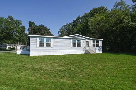 24 Meredith Drive Hampstead NH 03841