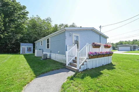 24 Meredith Drive Hampstead NH 03841