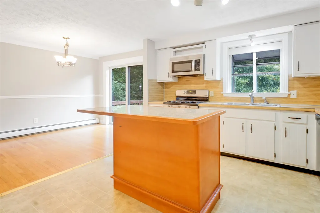 424 S Baboosic Lake Road Merrimack NH 03054
