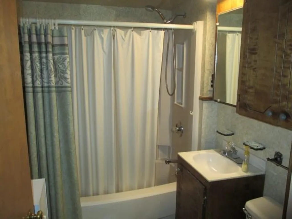5 Glenwood Avenue Rochester NH 03867