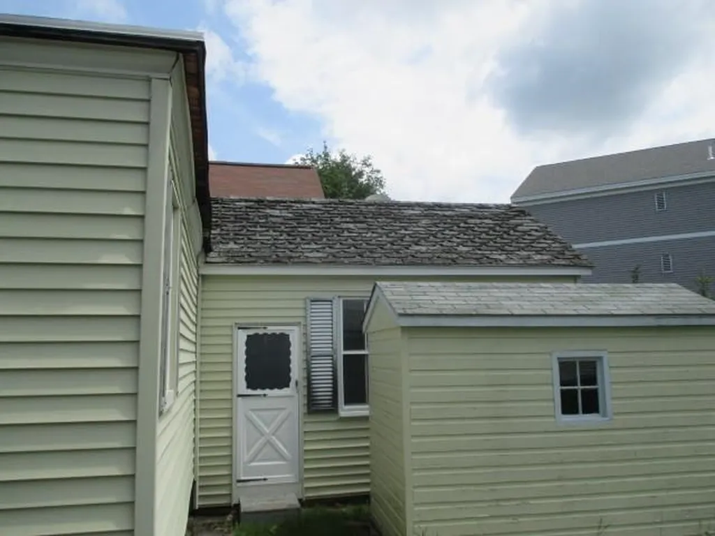5 Glenwood Avenue Rochester NH 03867