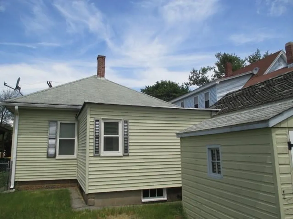 5 Glenwood Avenue Rochester NH 03867