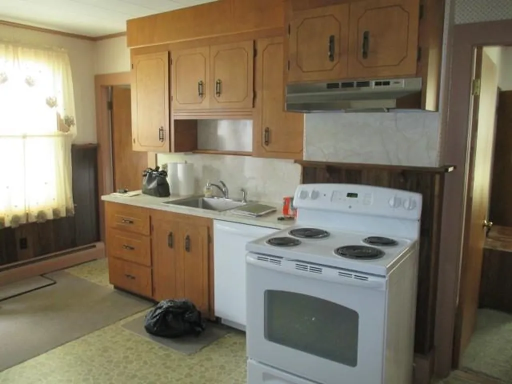5 Glenwood Avenue Rochester NH 03867