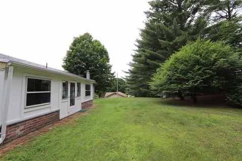 27 Crestwood Drive St. Johnsbury VT 05819