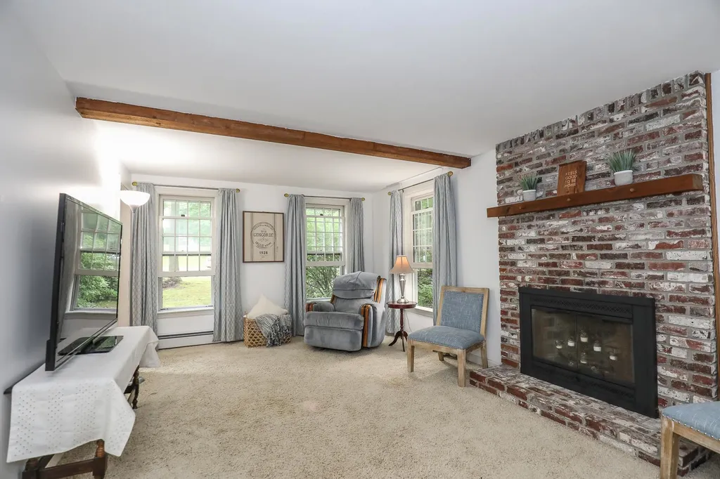 2 Brier Lane Derry NH 03038