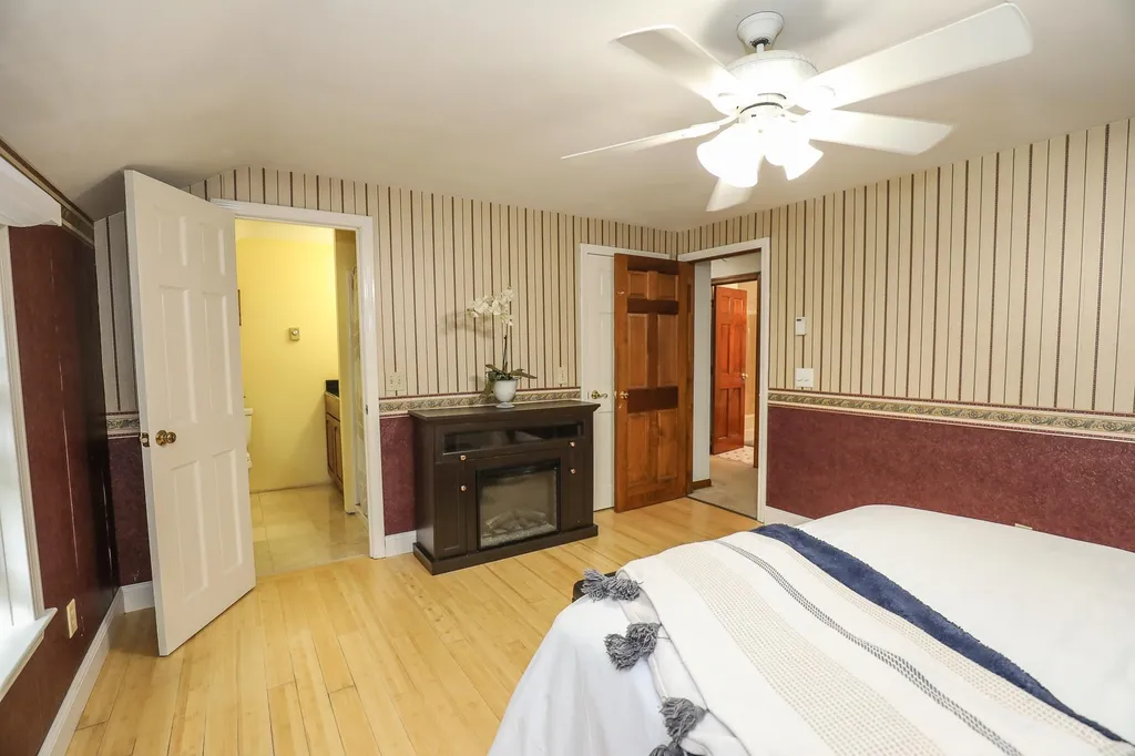 2 Brier Lane Derry NH 03038