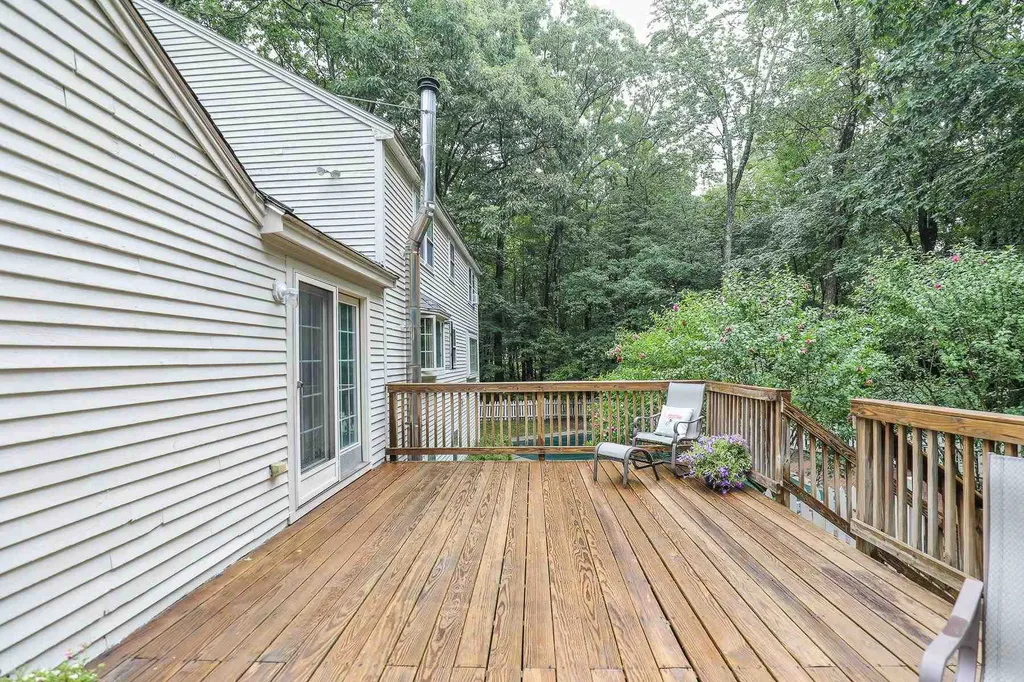 2 Brier Lane Derry NH 03038