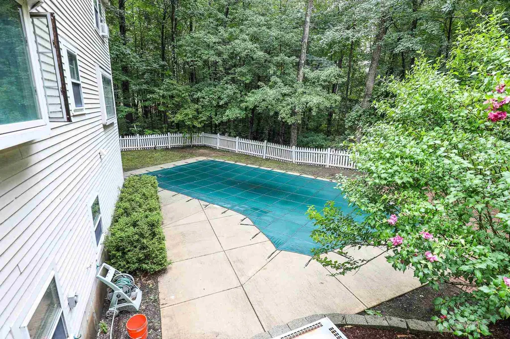 2 Brier Lane Derry NH 03038