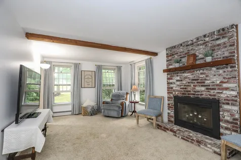 2 Brier Lane Derry NH 03038