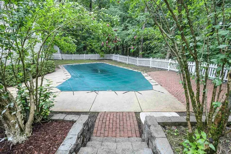 2 Brier Lane Derry NH 03038