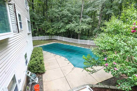 2 Brier Lane Derry NH 03038