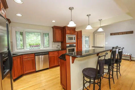 2 Brier Lane Derry NH 03038