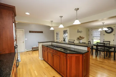 2 Brier Lane Derry NH 03038
