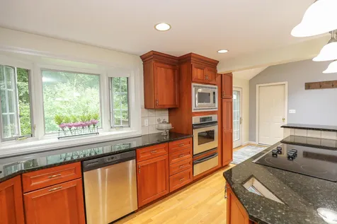 2 Brier Lane Derry NH 03038